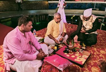 Performed By <strong><em>Pt. Anoop Shashtri</em></strong>